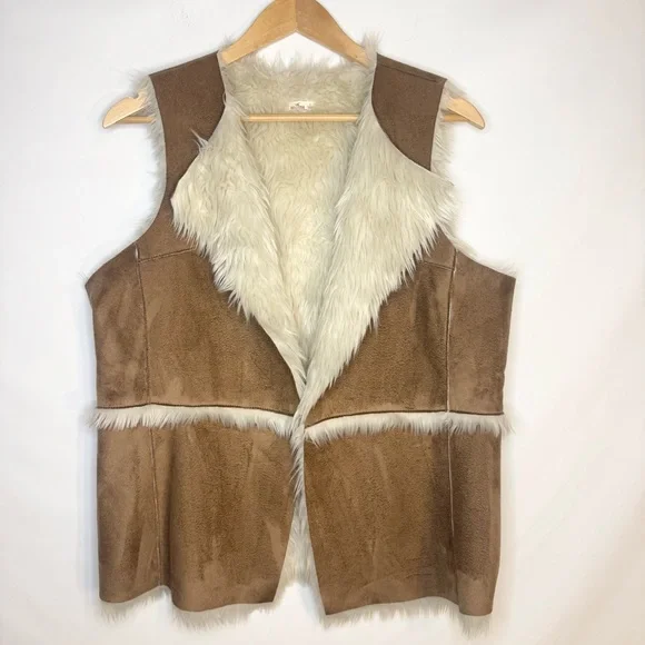 Hollister Tan Faux Suede Vest with Cream Faux Fur Lining Size Large - Picture 2 of 6